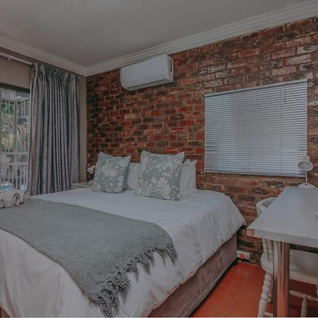 Cosy Cottages Guesthouse Potchefstroom Dış mekan fotoğraf