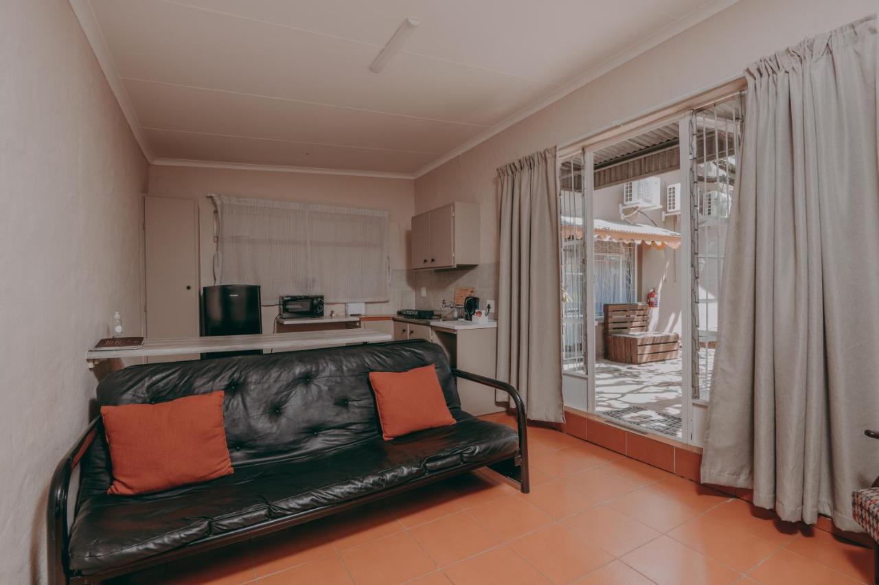 Cosy Cottages Guesthouse Potchefstroom Dış mekan fotoğraf